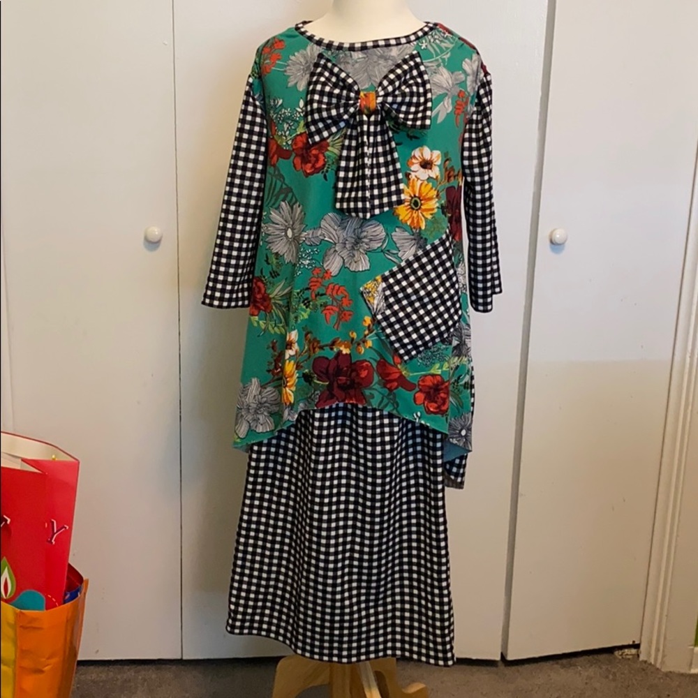 Custom Girls High Low Top w/ Bow & Skirt (used)